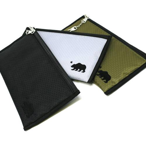 Cali Crusherà 100% Smell Proof Pouch w/Locking Key 11"x6" - Black - Image 4