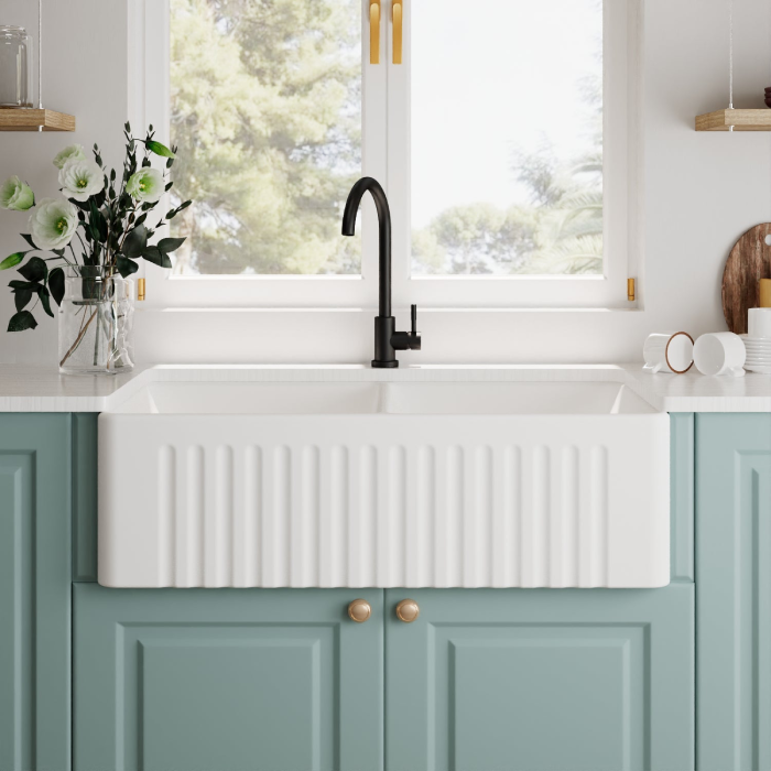 DeerValley ECLIPSE 33" Rectangular Farmhouse Kitchen Sink (Like New) - F46